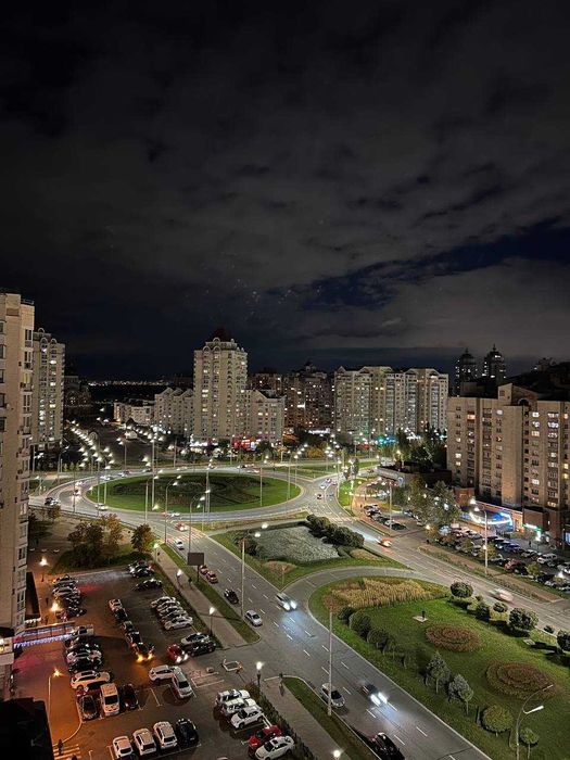 Продам видову трикімнатну квартиру Київ Левка Лук'яненка 29 Оболонь