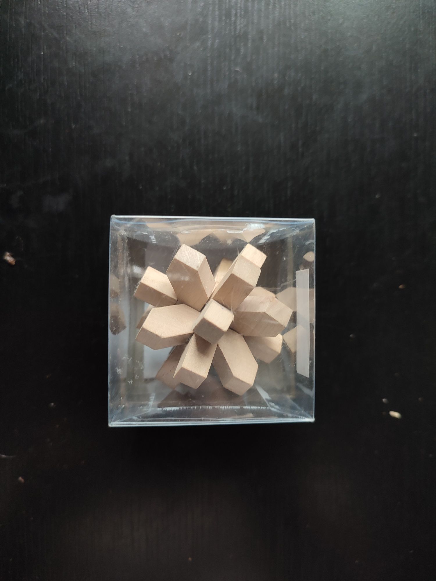 Puzzle IQ w pudełku wystawowym