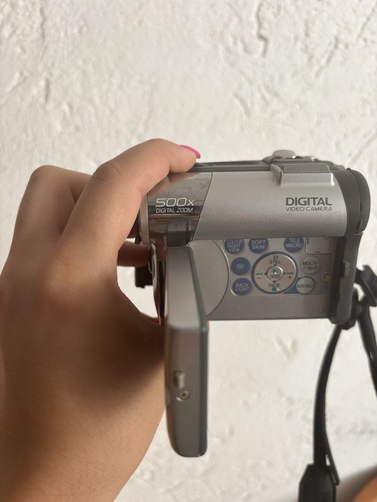 Câmara Vintage Panasonic NV-GS22 MiniDV – Rara & Clássica!