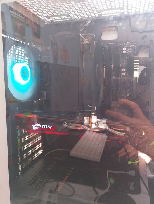B760 + i3 12100 + 16ram + fera 5