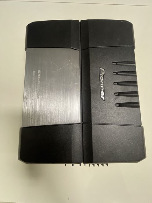 Aplificador Pioneer auto