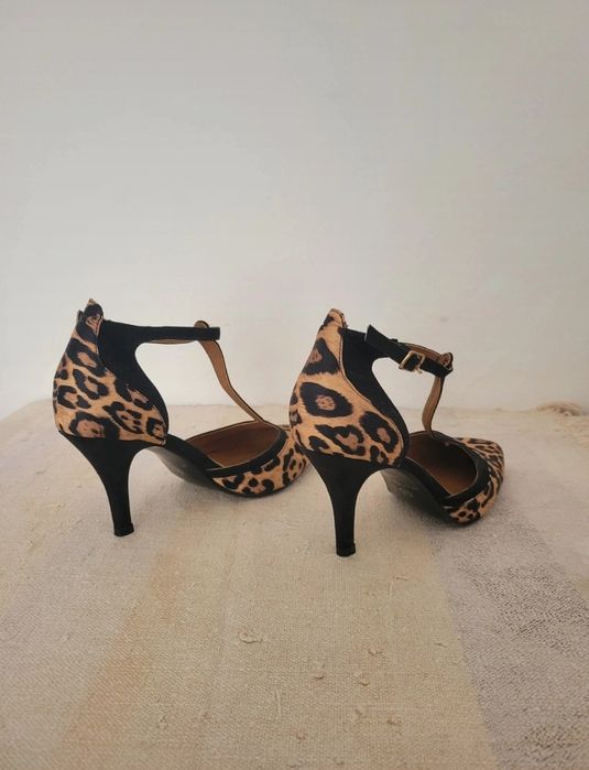 Sapatos de salto com padrão 38