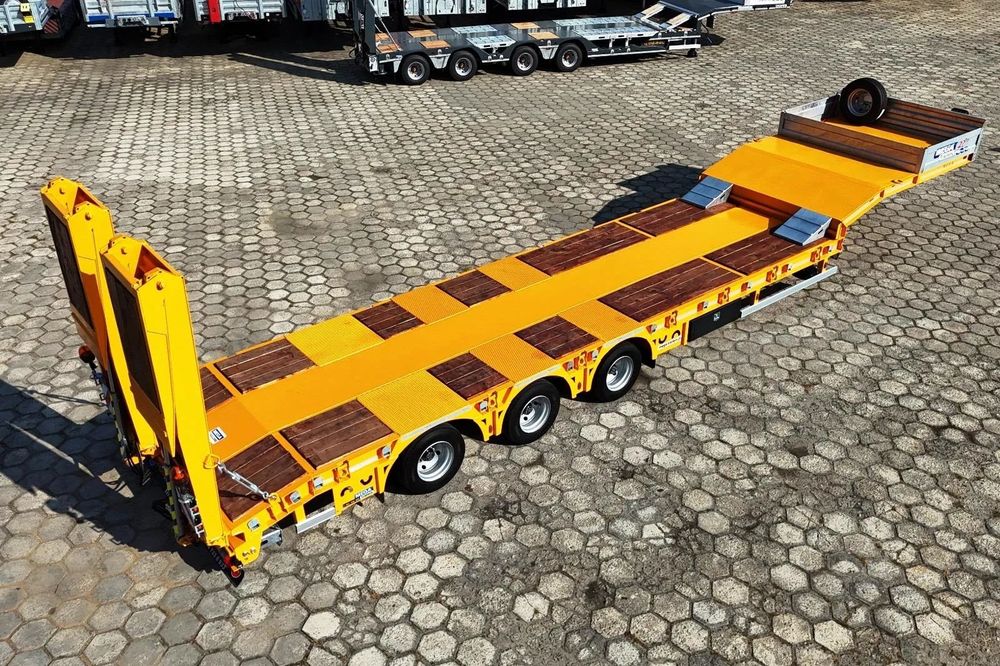 LW3 NISKOPODWOZIOWA 3 OSIOWA 13.600mm z najazdami hydraulicznymi  3 osiowa naczepa niskopodwoziowa DMC 54T