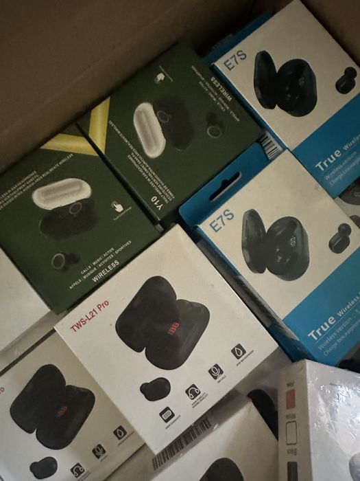 Навушники нові без провідні гуртом