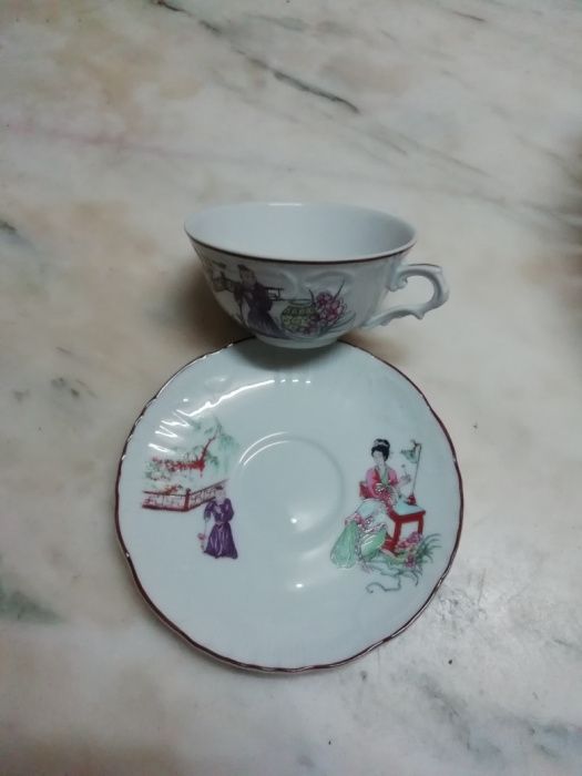 10 Chávenas e Pires em Porcelana