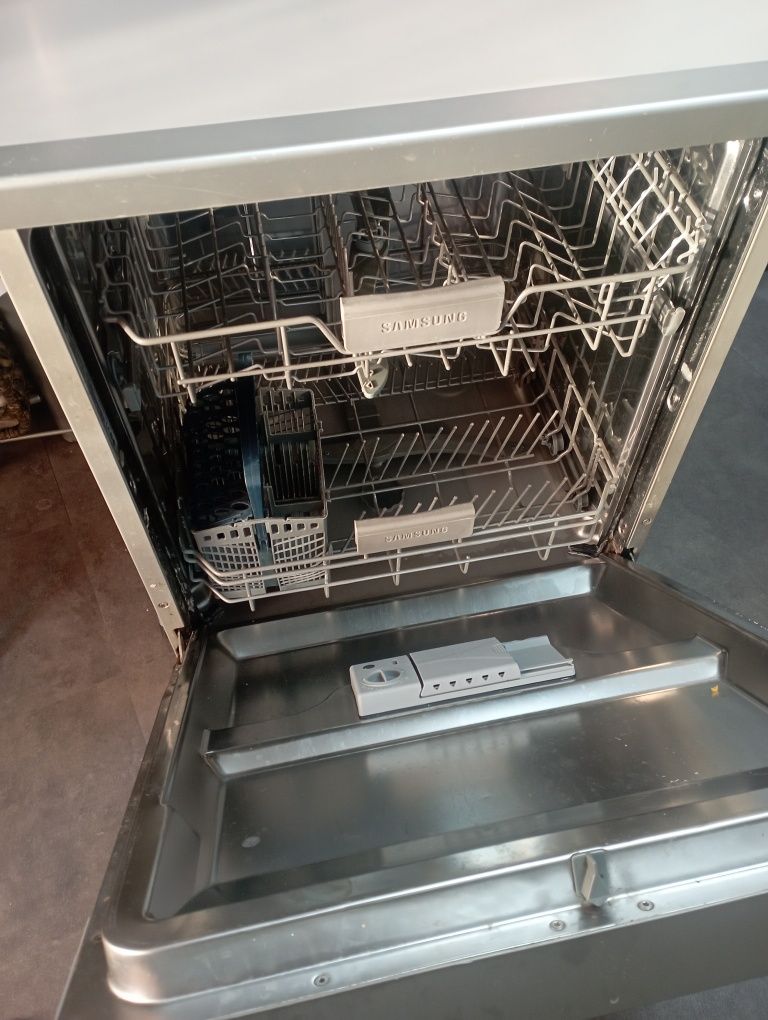 Máquina de lavar loiça avariada
