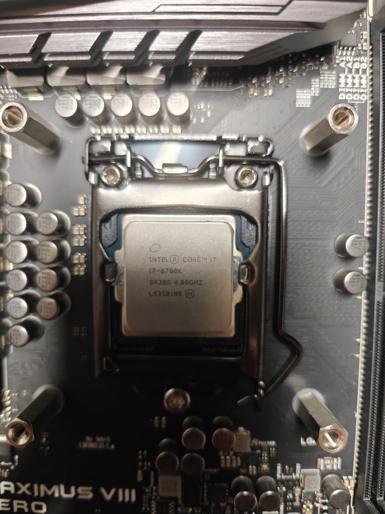Motherboard Asus Maximus VIII Hero com processador Intel Core I7-6700K