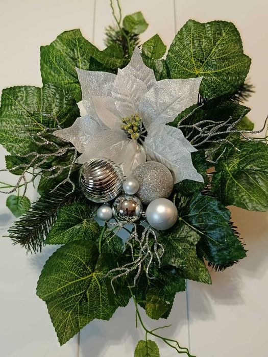 Stroiki świąteczne kompozycje nagrobne