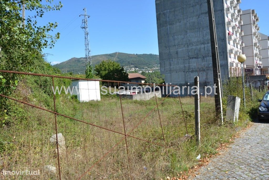 Terreno p/ Construção de Prédio - Ferreiros