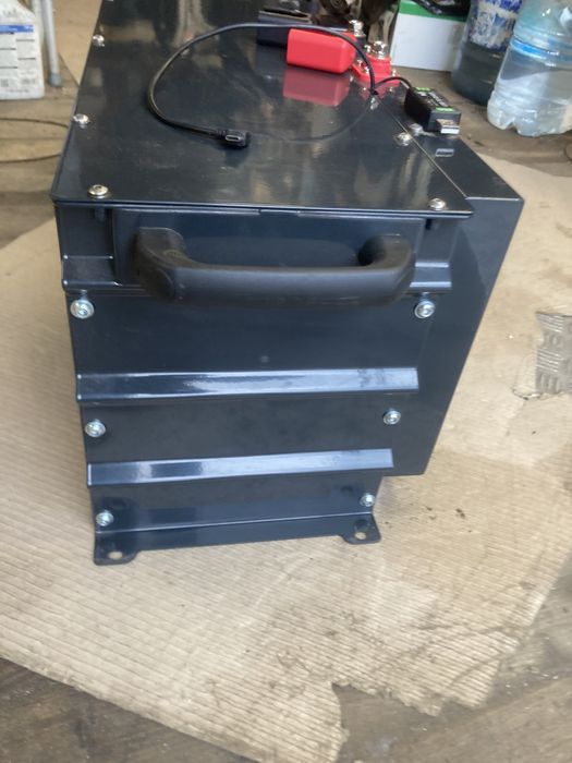 Ящик для акумуляторів