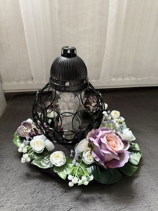 Wianek na pomnik do znicza/kompozycja/kwiaty sztuczne BEZ ZNICZA