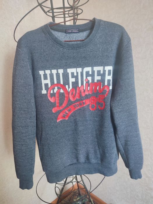 Спортивна кофта і світшот.