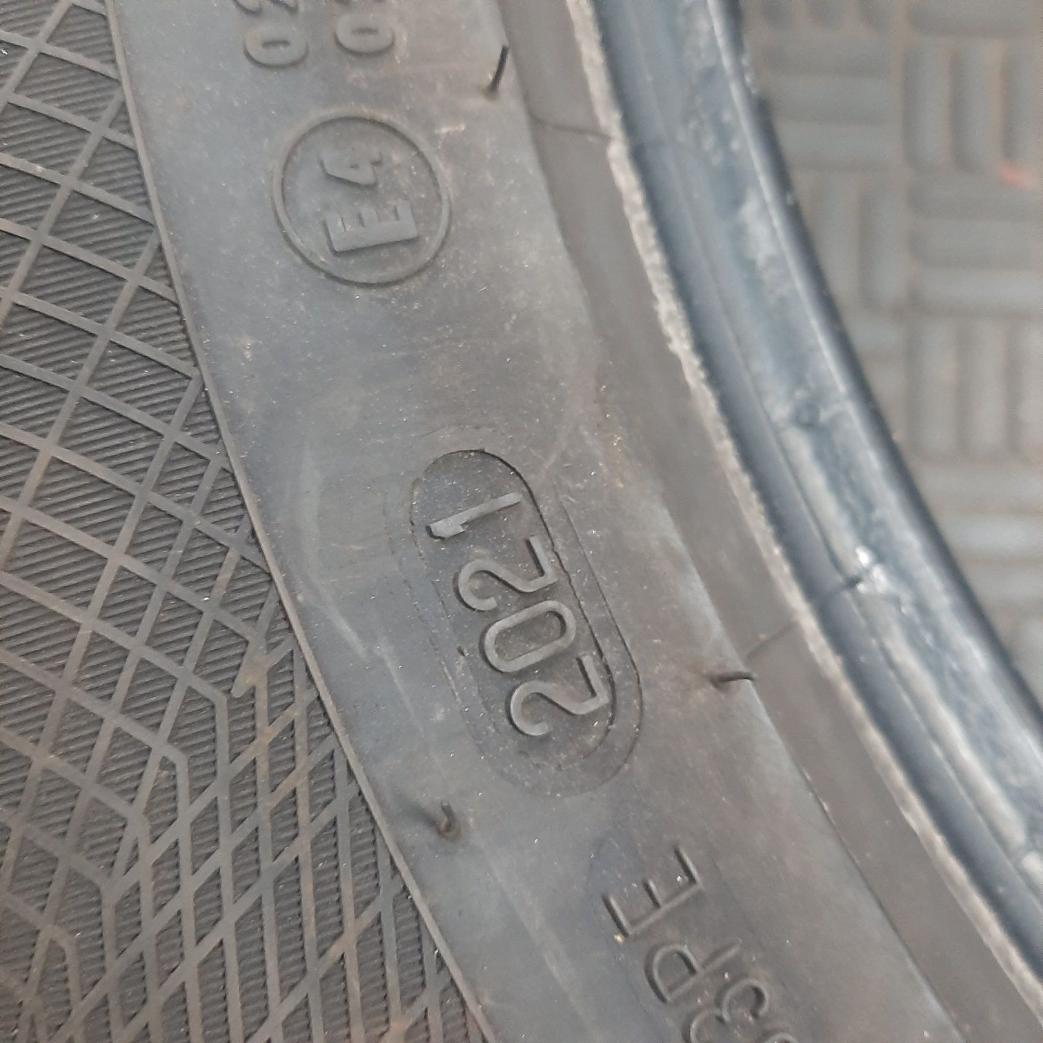 Opony Zimowe Continental 225/60R17 99H