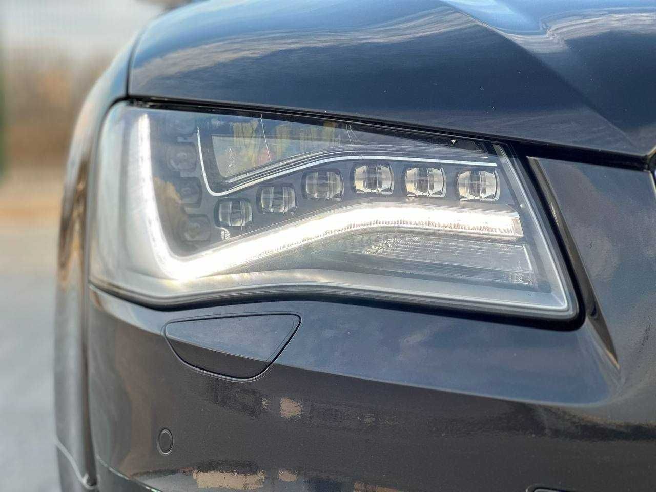 Audi S8 2013 Чорна