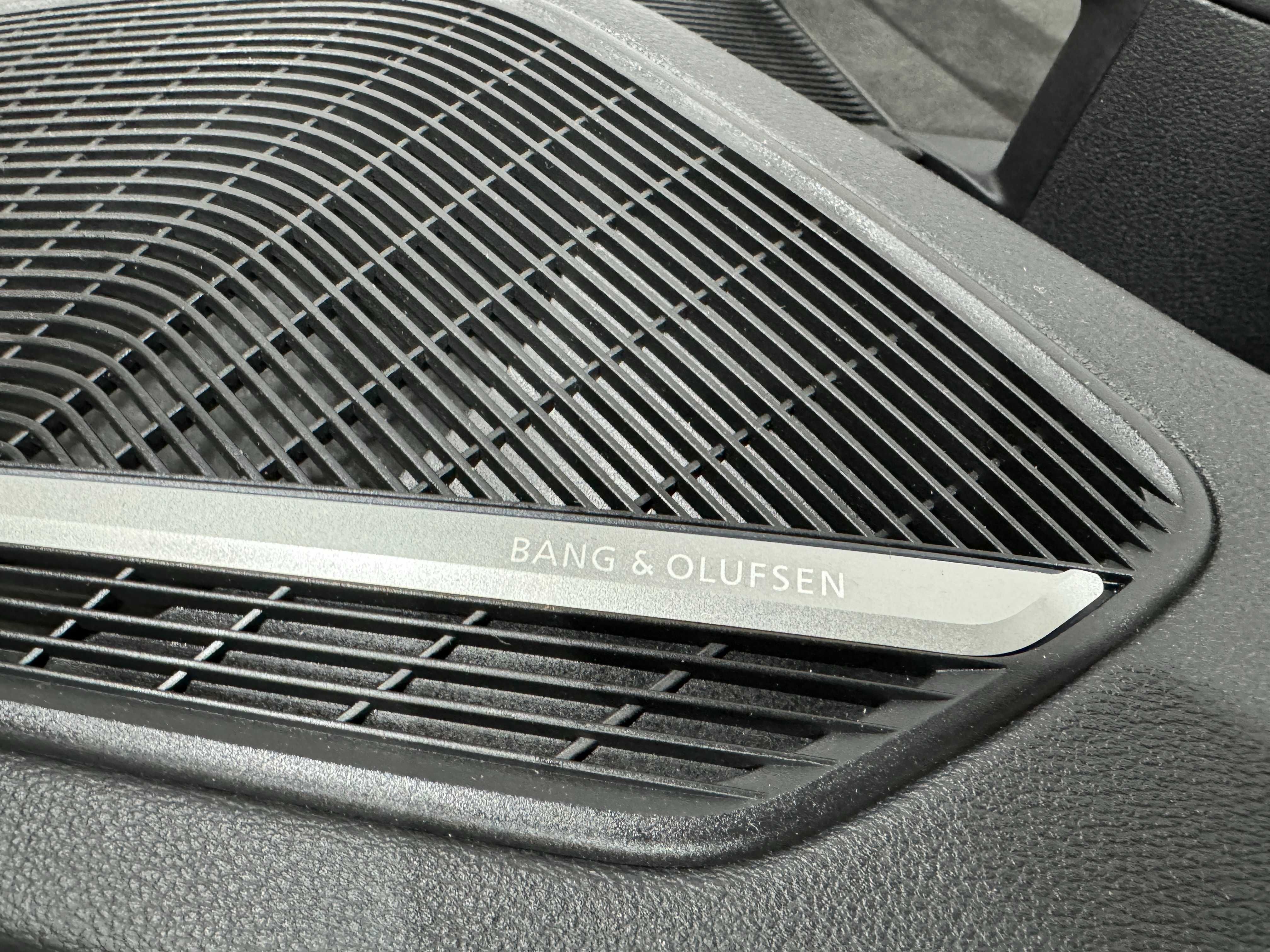 Комплект дверных карта кожа+алькантара Audi A4/S4 B9