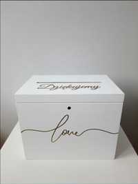 Białe pudełko na koperty zamykane na kluczyk Złoty napis Love wesele