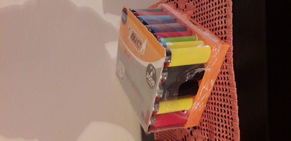 Caixa Isqueiros Bic " Maxi "