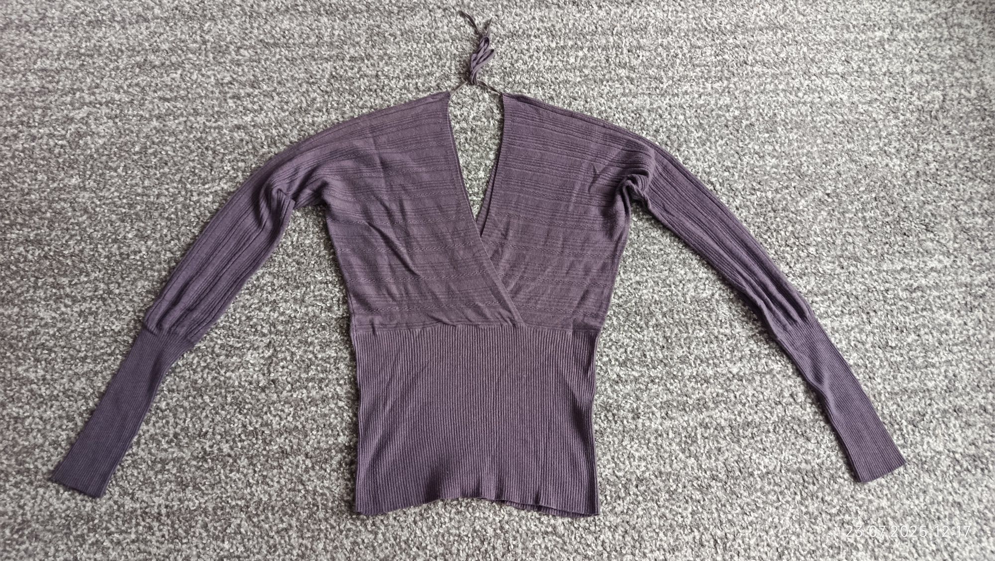 Sweter.         .