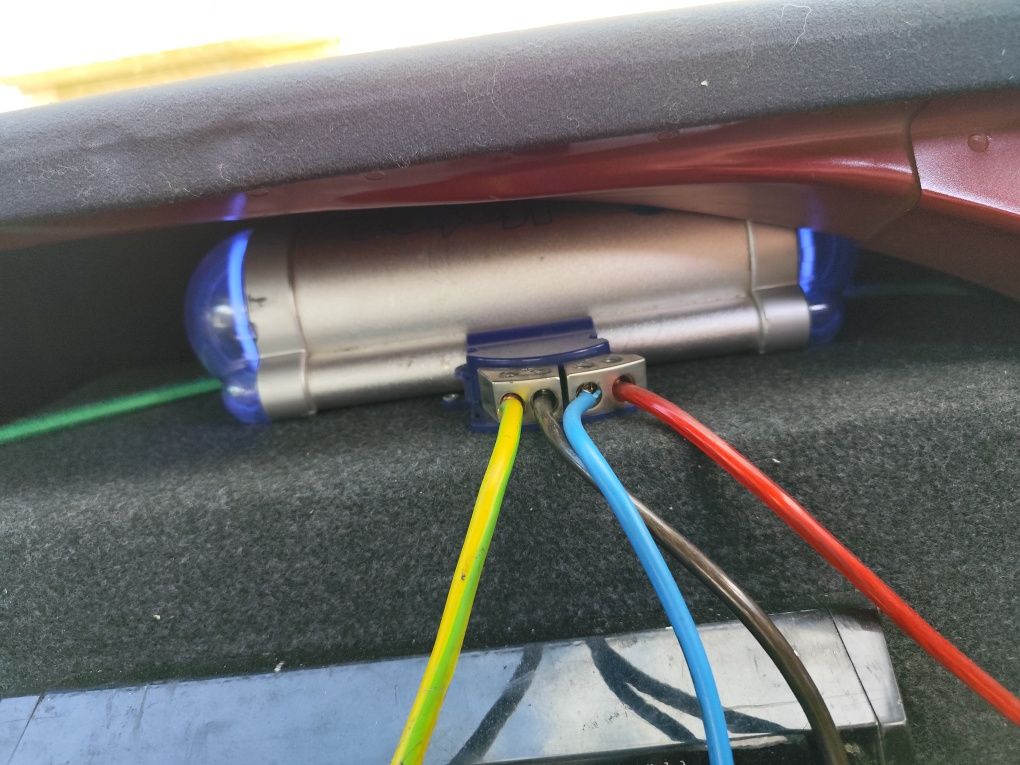 Zestaw car audio wzmacniacz subwoofer kondensator
