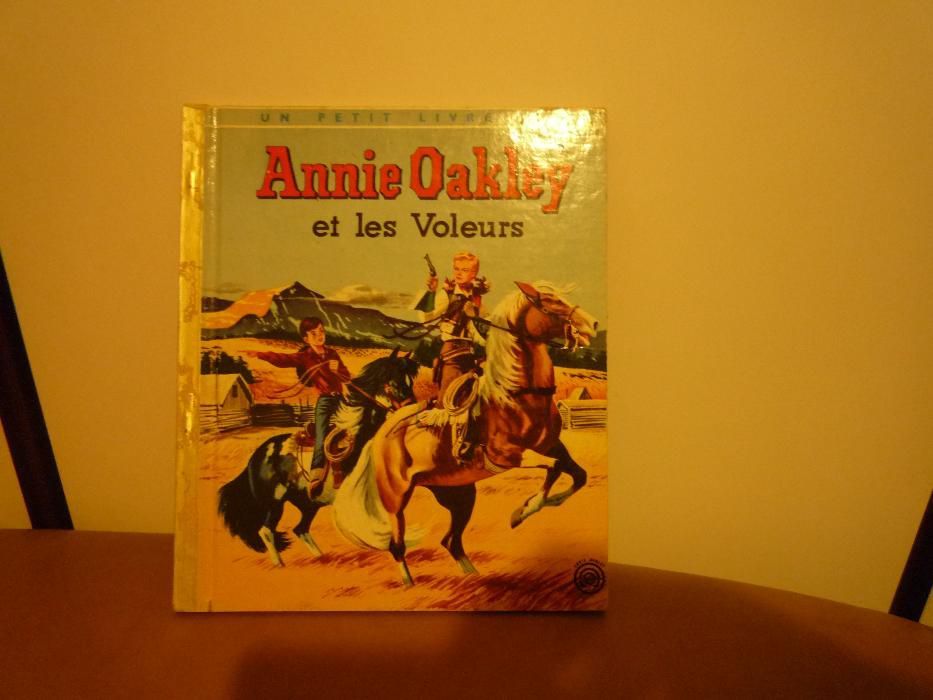 Livro Annie Oakley et les Voleurs