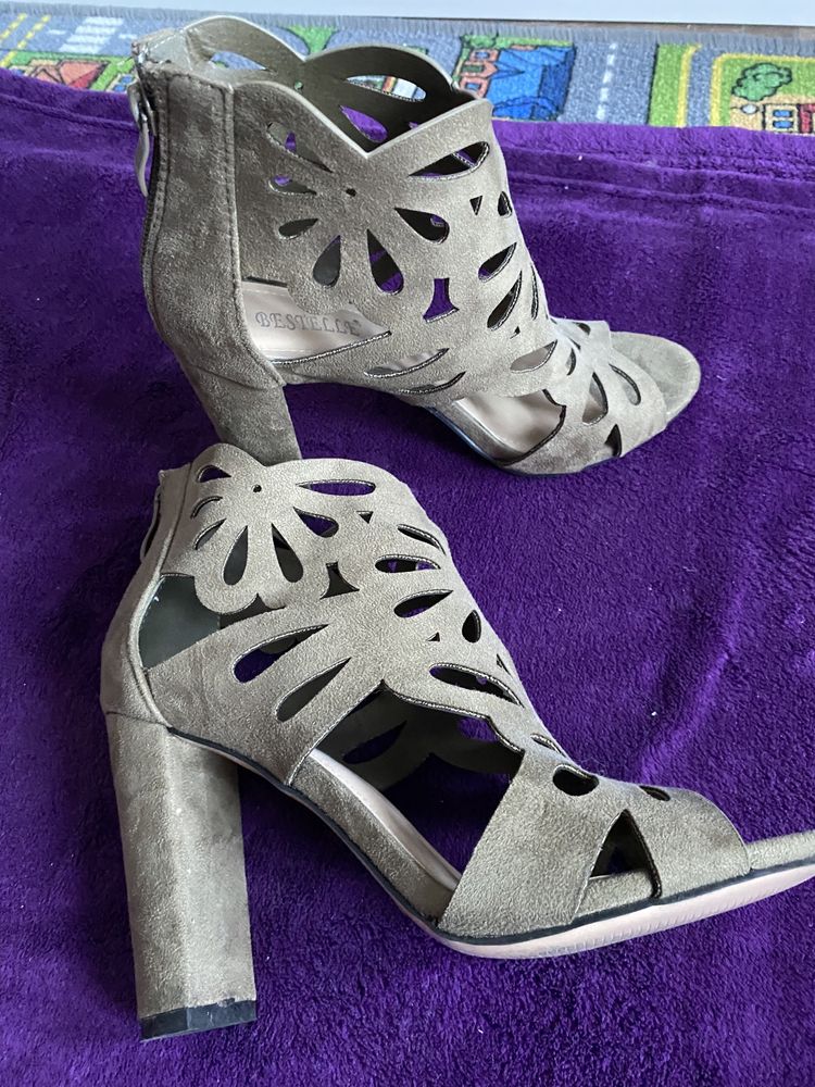 Buty na wysokim obcasie 38
