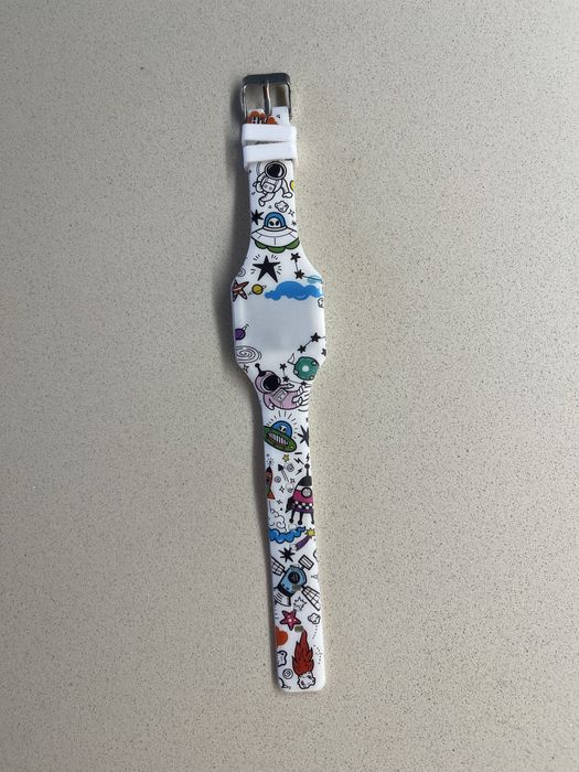 Relógio eletrónico colorido para criança