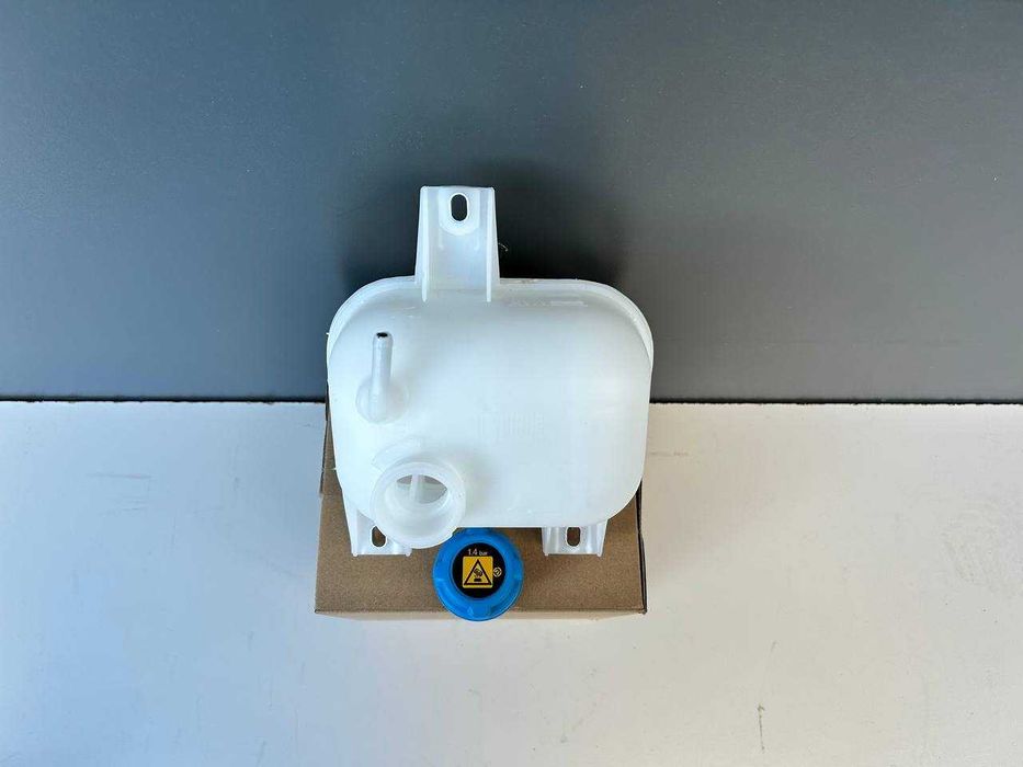 Розширювальний розширительний бачок Fiat Doblo Фіат Добло кришка