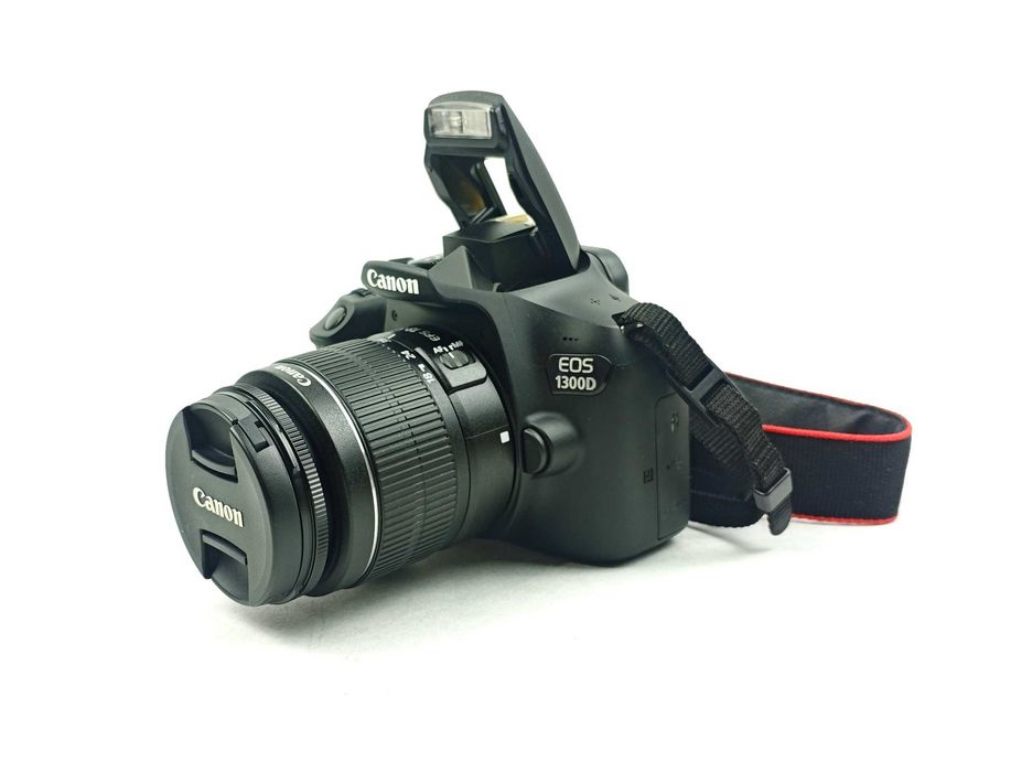 Дзеркальний фотоапарат Canon 1300D KIT 18-55mm 64Gb + сумка (Wi-Fi)
