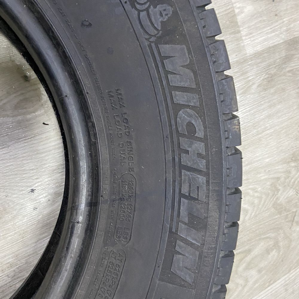 Шини 215/75 r16c Michelin . 2шт.