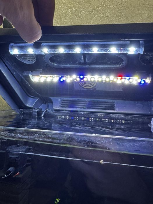 Акваріум креветочнік 35 лт запущений з всім необхідним.