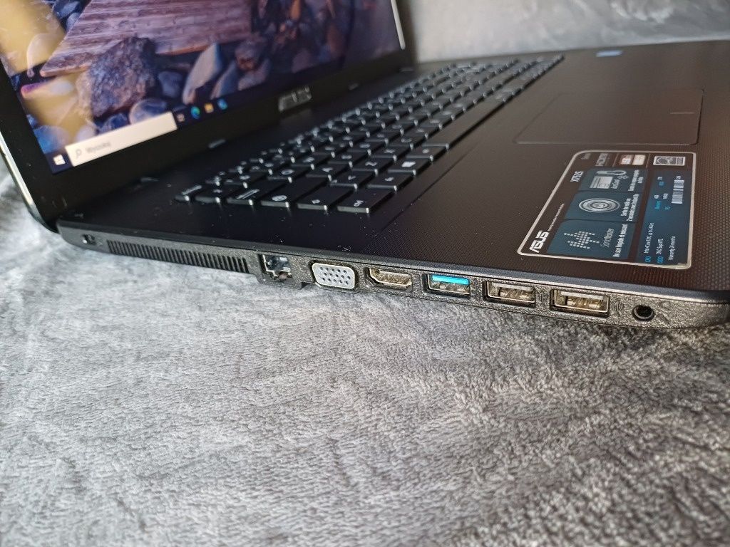 Super stan Laptop Asus duży ekran 17" 8GB RAM dysk SSD Crucial 1TB