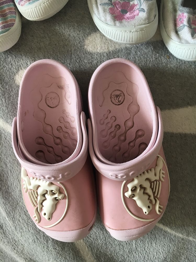 Buty dla dziewczynki kapcie klapki 30 32 crocs 3 pary zestaw