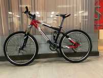 Bicicleta Mondraker .  Suspensão Regulável Travões Disco