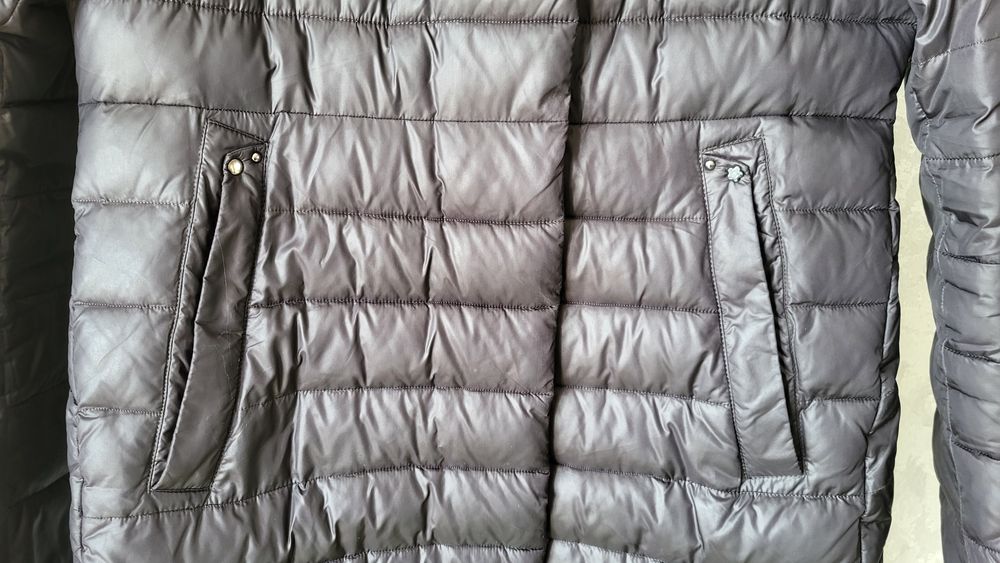 Жіночий пуховик.