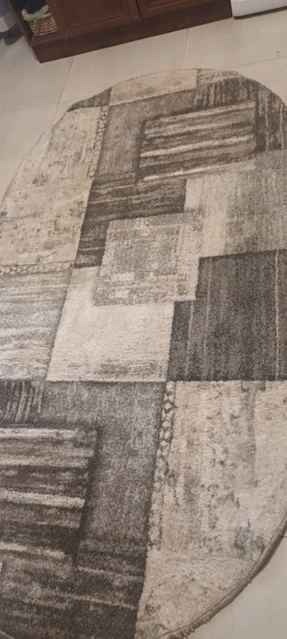 Dwa dywaniki kolor szarobialy