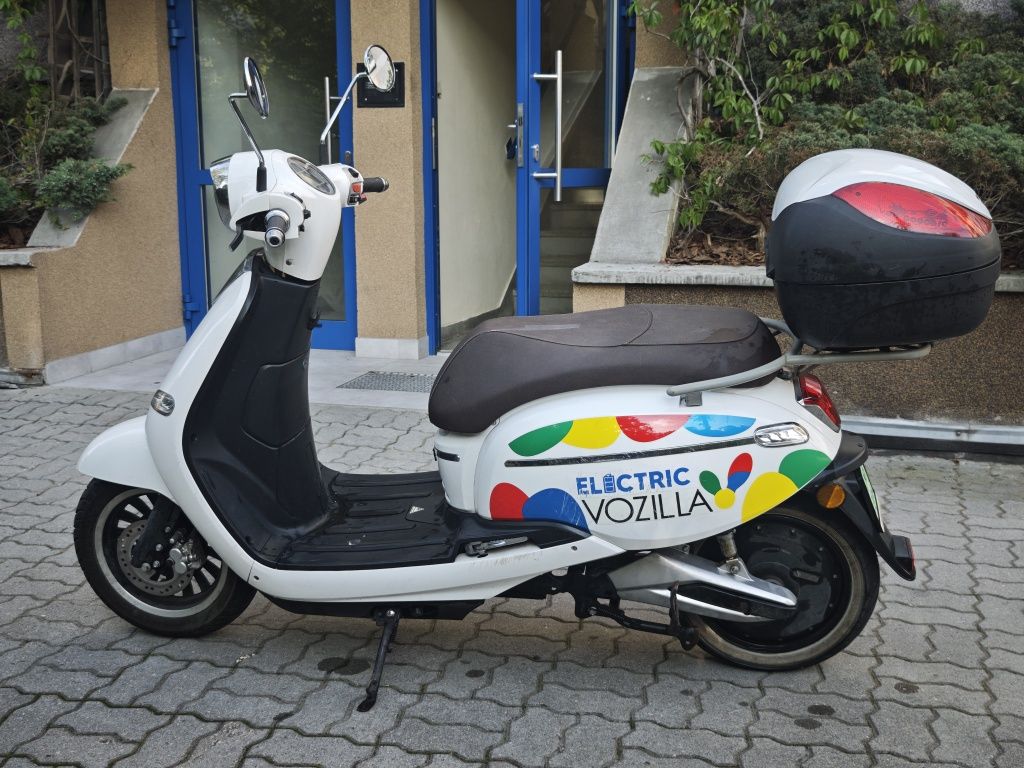 Skuter elektryczny Vozilla 3000W retro Vespa Blinkee 2x akumulator