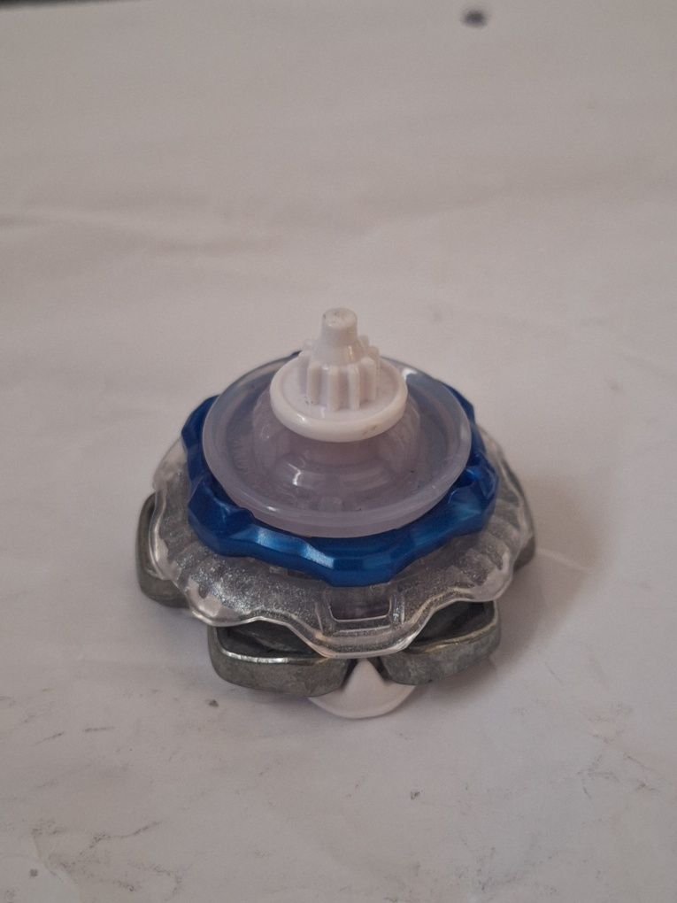 Beyblade X Perseus Dark B6-80 W (versão CX-04)