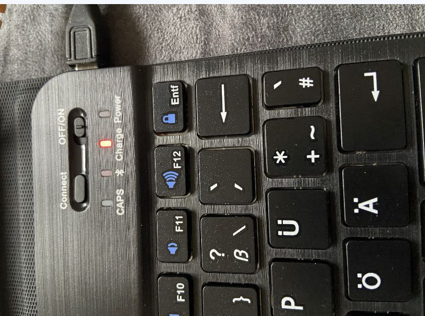 Etui z klawiaturą SENGBIRCH iPad 10.2