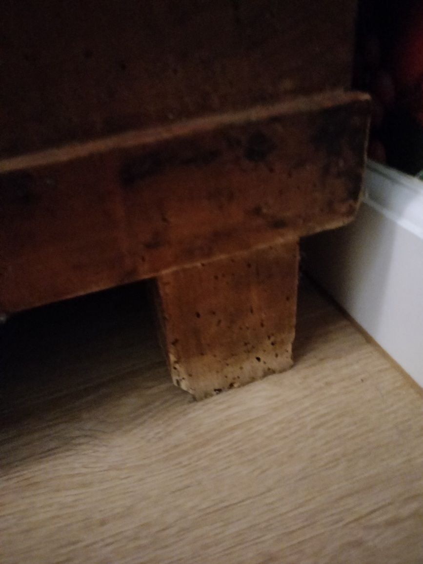 Stara drewniana komoda z szufladami drewno liściaste