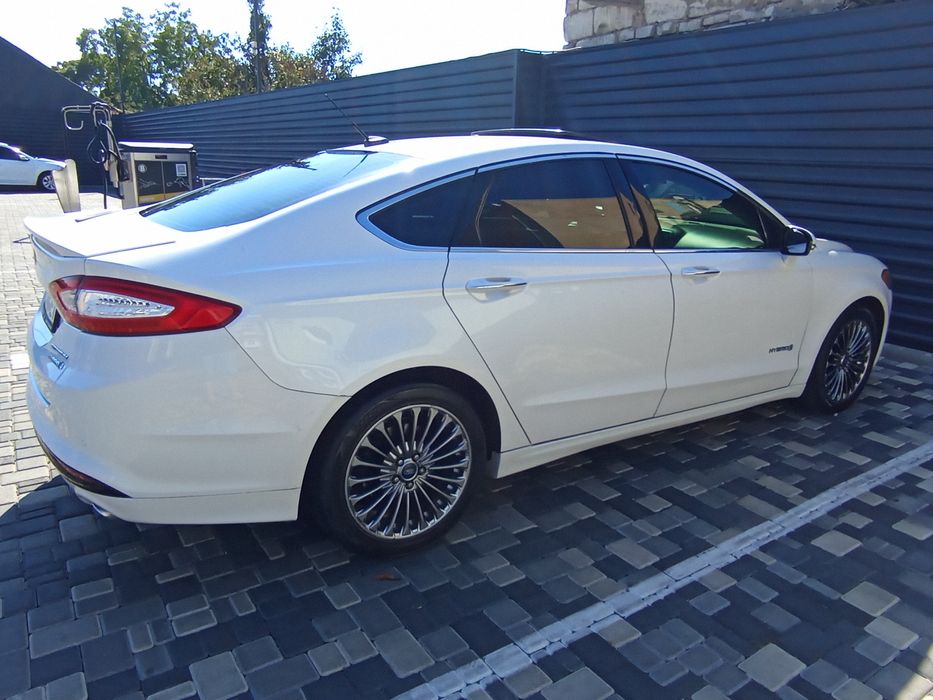 Ford fusion hybrid titanium 2015