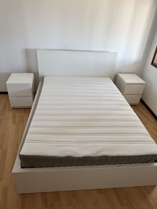 Cama de casal c/mesinhas 200x140