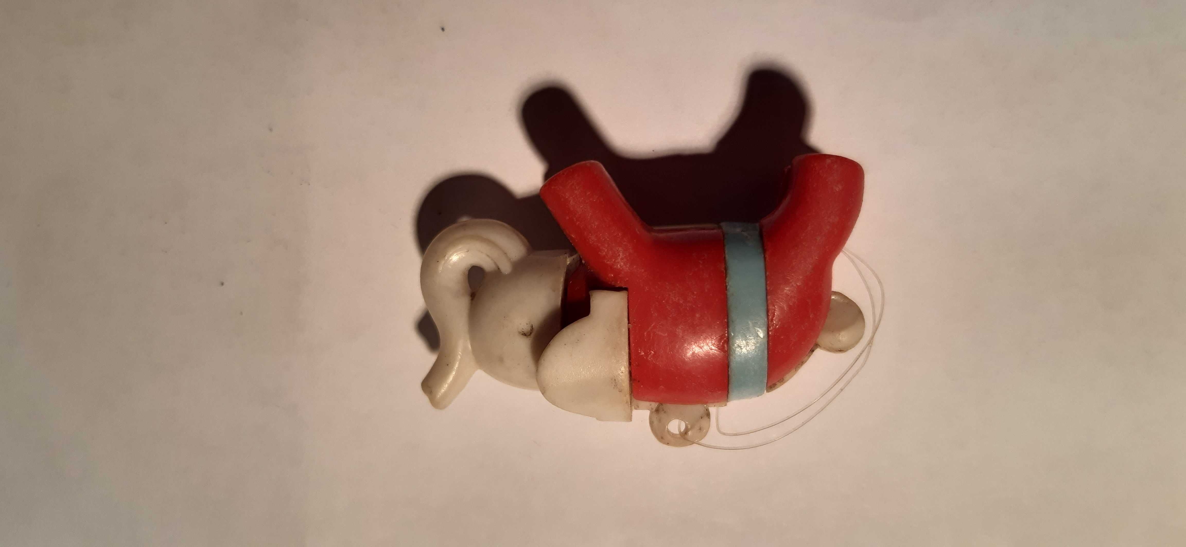 stara zabawka , plastikowy zabawkowy słonik