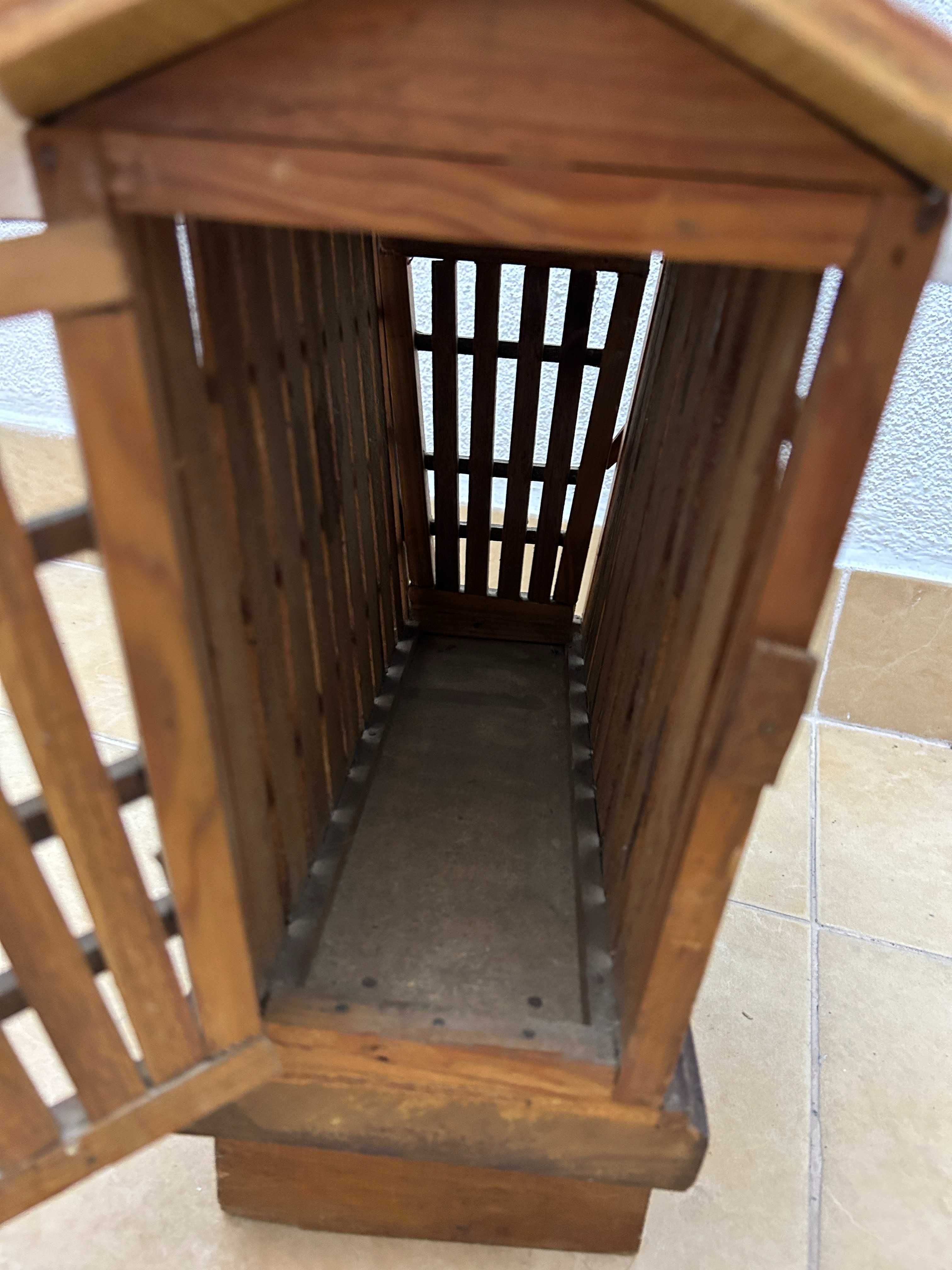 Milheiro em madeira com portas