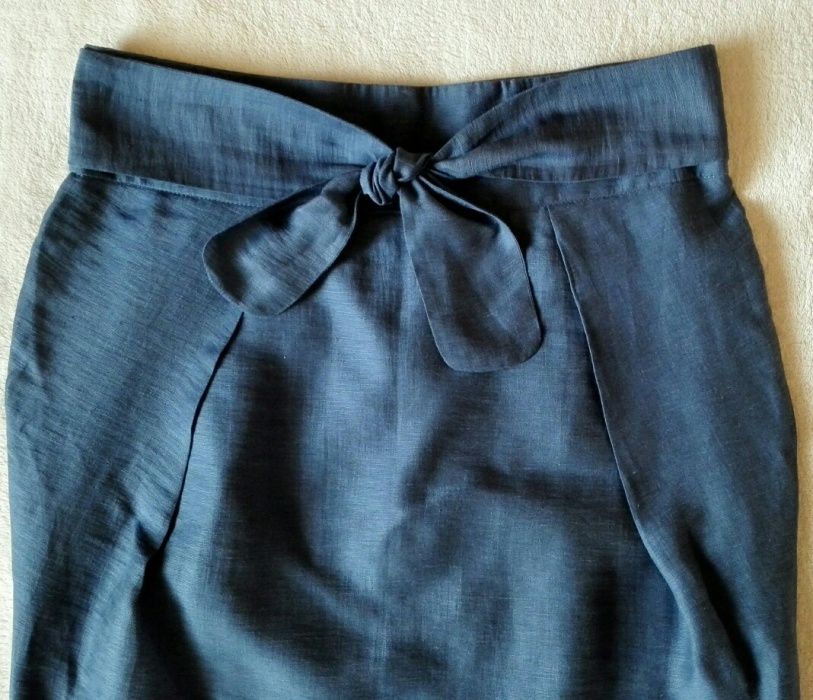 Niebieska lniana spódniczka na lato. 42