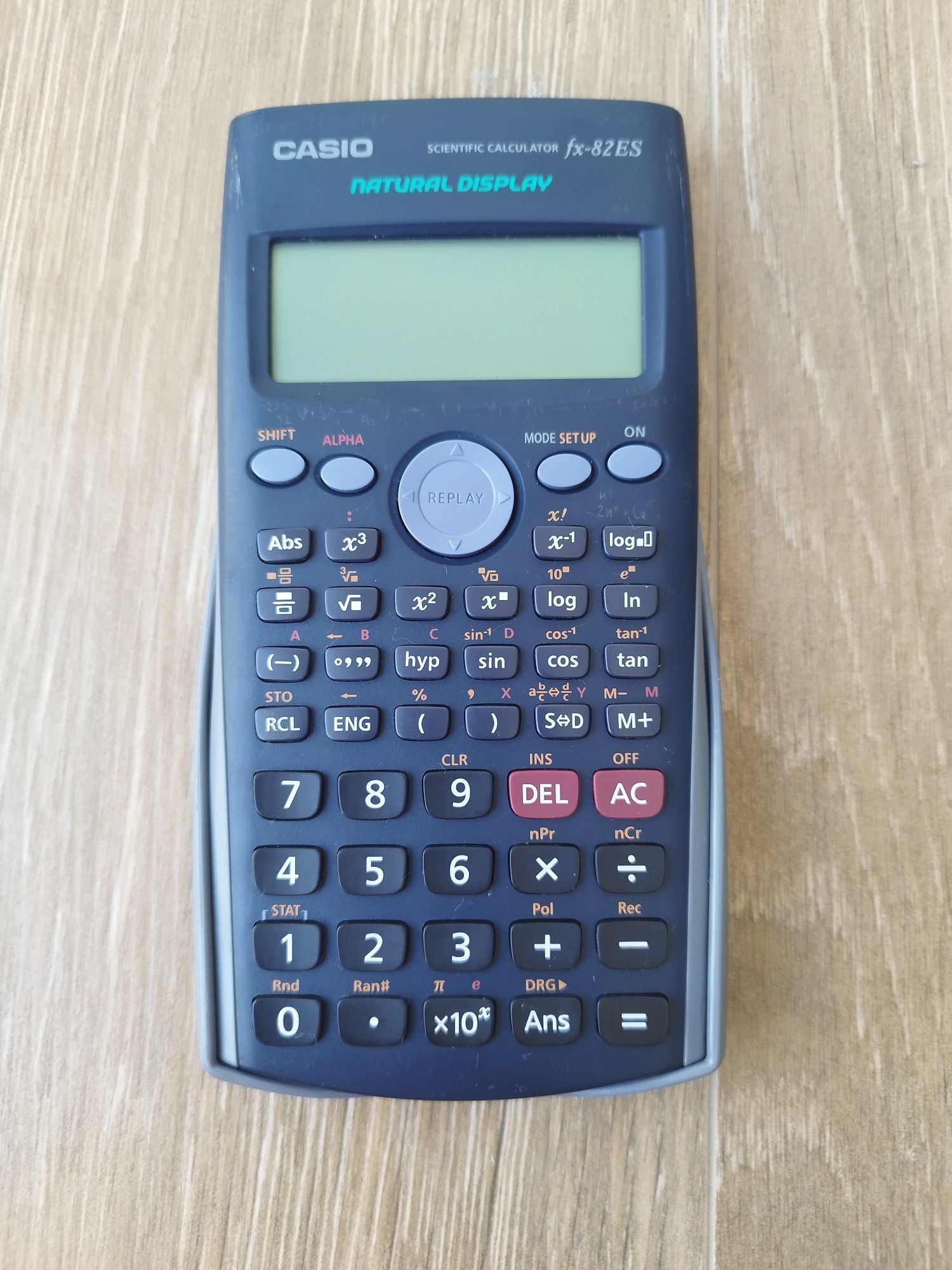 Calculadora Casio fx-82ES