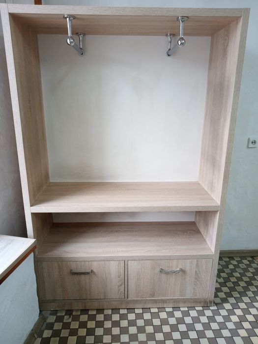 Lada sklepowa i regał