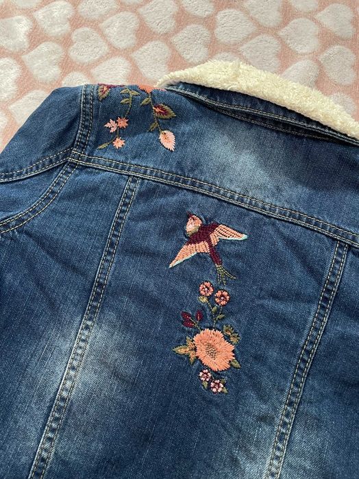 Kurtka dżinsowa katana z odpinanym kożuszkiem 9 lat 134 cm