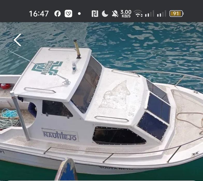 Barco de recreio classe 4 pronto a navega