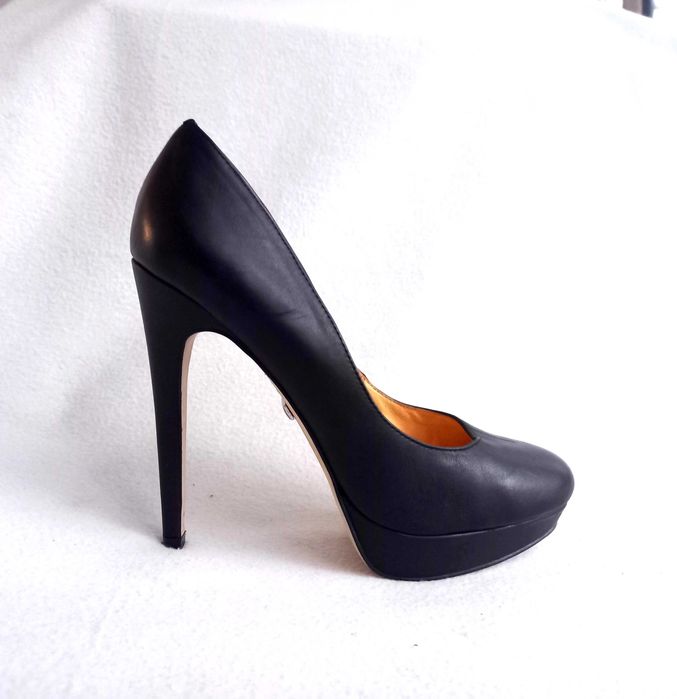 Туфлі шкіра шпилька, устілка 25 см.