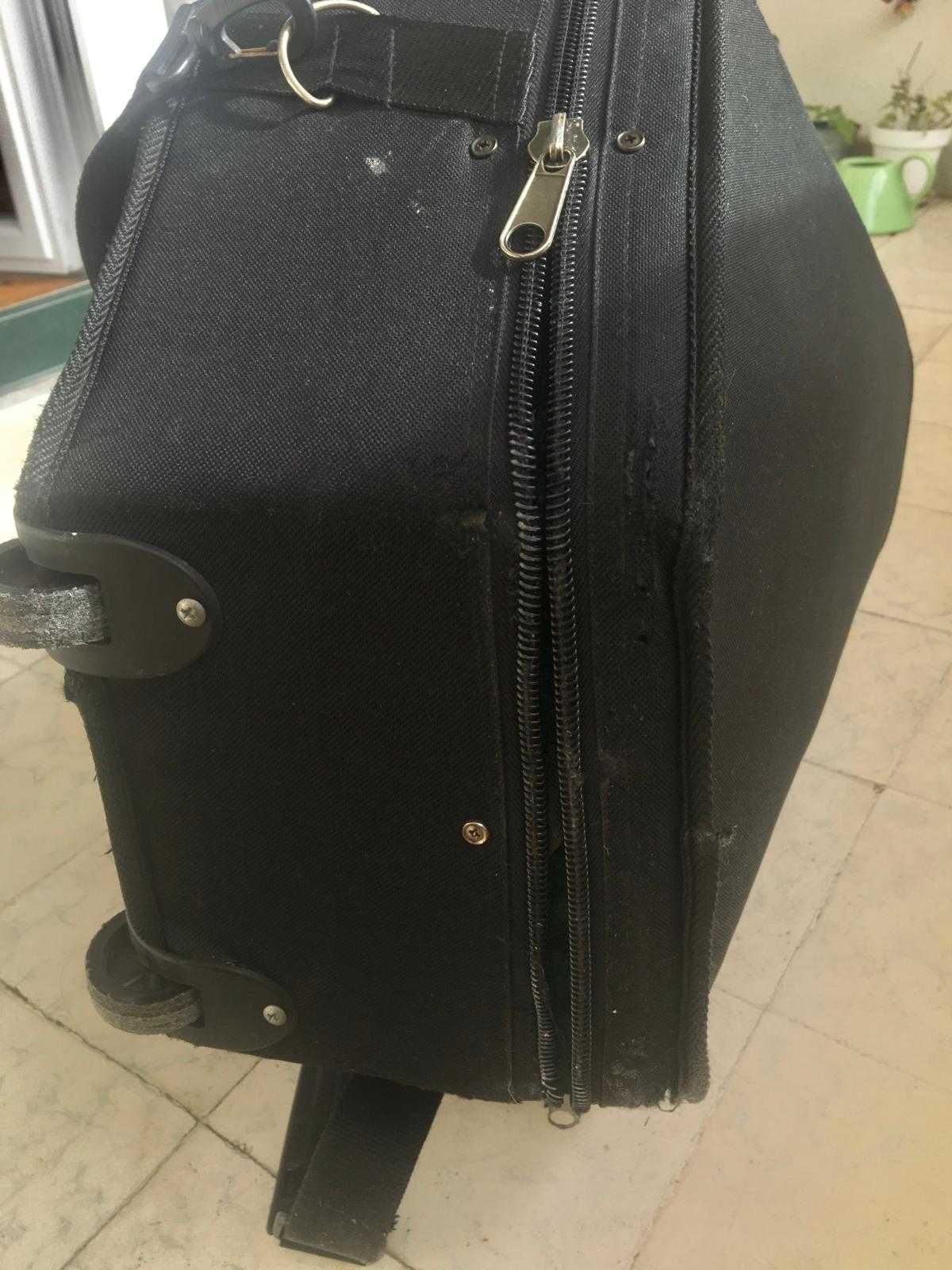 Violoncelo 3/4 Hudson, em muito bom estado de conservação